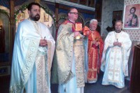 Ходочасници са Романије на славској служби у манастиру у Кнежини