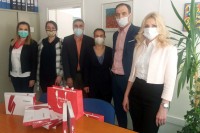 Умјесто подршке обиљежавању Дана независности САД набављени таблети за ученике основних школа у Бањалуци и Тузли