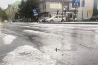 Јако невријеме захватило Калесију, лед нанио огромну штету воћњацима ВИДЕО
