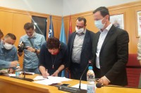 Требиње: Потписани уговори са 12 послодаваца о запошљавању