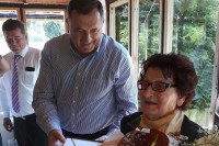 Dodik je priredio iznenađenje baki Mari Kragulj došavši na proslavu njenog 100. rođendana