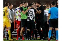 Tuča u Novom Sadu – fudbaler Partizana dobio udarac u glavu VIDEO