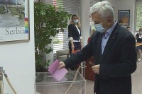 Čubrilović na biralištu u Banjaluci: Srbija stoji iza Republike Srpske