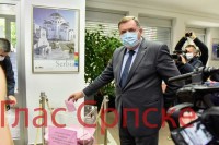 Dodik glasao u Generalnom konzulatu u Banjaluci FOTO