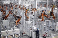 Korona i robotizacija ugrožavaju desetine miliona radnih mjesta