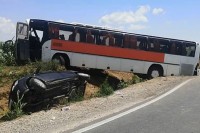 U sudaru automobila i autobusa kod Rume povrijeđeno 20 osoba