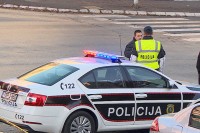 Vozač "mercedesa" poginuo u sudaru s kamionom