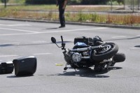Motociklista teško povrijeđen kada je sletio s puta