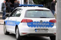 Pijan, sa automatskom puškom u kesi, otišao kod bivše supruge pa je vrijeđao