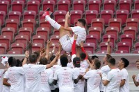 Igrači Gomeza na rukama poslali u penziju nakon što je vratio Stutgart u Bundesligu