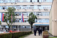 Pucnjima iz pištolja oštetio parkirani automobil