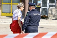 U Tuzli ispred džamije pronađeno novorođenče zamotano u deku