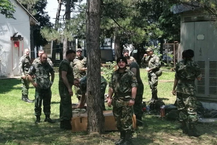 У касарни Војске Србије у Руми данас је пала прва клапа играно-документарног филма о акцији Војске Републике Српске