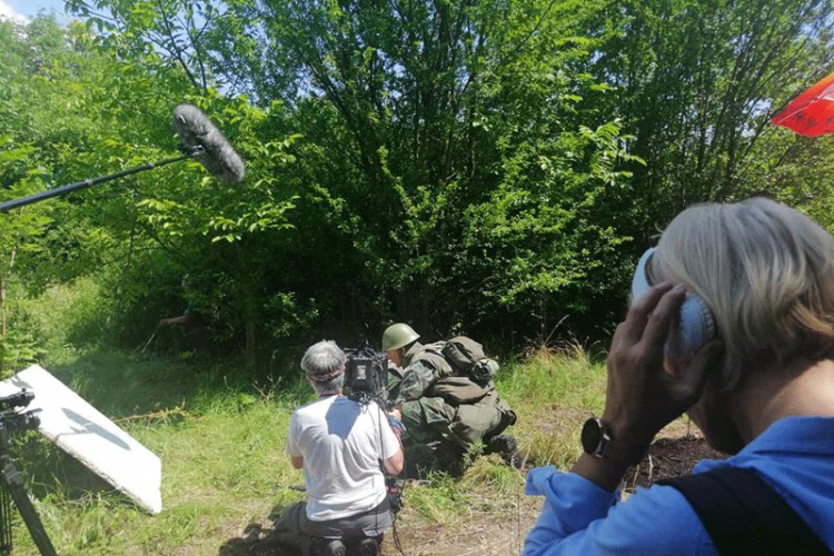 У касарни Војске Србије у Руми данас је пала прва клапа играно-документарног филма о акцији Војске Републике Српске