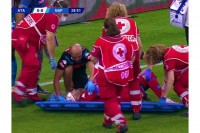 Golman Napolija na utakmici doživio tešku povredu glave