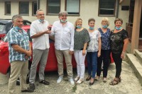 Радош Бајић поклонио аутомобил амбуланти у селу Медвеђа