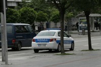 Policija hapsila maloljetnika zbog krađe motocikla, njegov brat na njih krenuo sa gasnim pištoljem