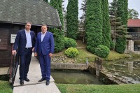 Vučić posjetio Dodikovo porodično imanje
