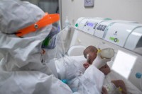 Породила се трудница позитивна на ковид-19, она и беба доброг стања