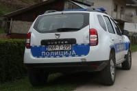Dva maskirana lica uz prijetnju pištoljem kod Prijedora opljačkala radnika na pumpi