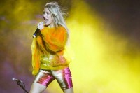 Ovaj album je na vrhu Bilbordove liste u Velikoj Britaniji