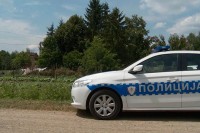 Na "Fejsbuku" objavio fotografije djevojčica sa "zoljama" i prijetnje,  policija mu u kući pronašla oružje
