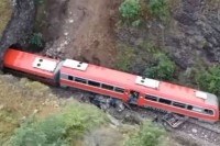 Воз на релацији Краљево-Рашка ударио у одрон, повријеђен машиновођа