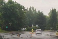 Oпрезно због мокрих коловоза и одрона