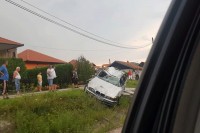 Mladić povrijeđen kada je BMW-om sletio s puta