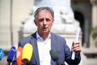 Pupovac: Ukloniti pozdrav "Za dom spremni!" iz javnog prostora