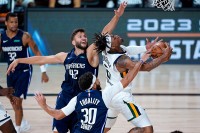 Jokić odmarao, Denver "namučio" Lejkerse