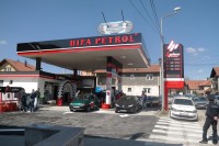 Ranjen radnik benzinske pumpe "Hifa-petrol“