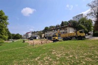 Група младих Бањалучана покренула је акцију уређења одбојкашког терена на пијеску