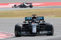 FIA usporava Mercedes