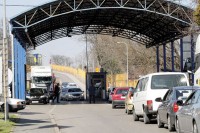 Прелазак границе у Градишци могућ само за путничка возила