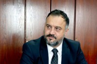 Жунић: Радницима "Униса" најмање треба да их брани Станић