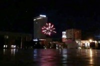 Besana noć za Zvezdine igrače: Vatromet navijača Tirane ispred hotela Beograđana