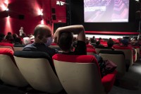 Preporuke Instuituta za rad bioskopa: Gledaoci sa maskama u svakom drugom redu