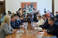 Vučić: Finansijska pomoć za Srpsku, uskoro prvi avion iz Trebinja