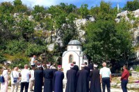 Епископ Димитрије и муфтија мостарски посјетили Корићку јаму и јаму Чавкарицу