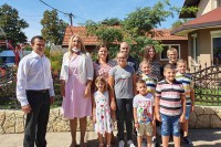 Цвијановићева стигла у посјету десеточланој породици Савковић