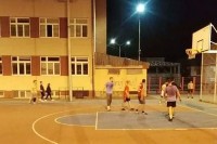 Sa NBA parketa pod koševe u rodnom gradu: Gudurić zaigrao basket s djecom u Priboju