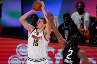 Jokić nemoćan, Denver pregažen u prvom meču polufinala