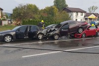 Težak sudar četiri automobila u Banjaluci, jedan se zapalio VIDEO