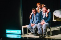 Komad “Nije čovjek ko ne umre” odigran u “Jazavcu”: Priča o zarobljenosti u realnosti