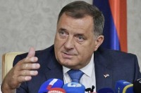 Dodik: Nedolično da čovjek koji skriva diplomu bude na čelu OBA