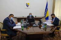 Džaferović i Komšić glasali za priznanje Kosova