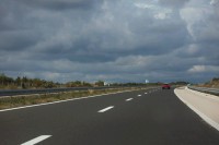 Стање на путевима: Потребан опрез због јаких удара вјетра, обустављен саобраћај у Тијесном