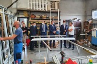 Тегелтијa посјетио фирму “Алумонт” која запошљава 16 радника