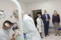Предсједница Српске донирала опрему "Денталној клиници"